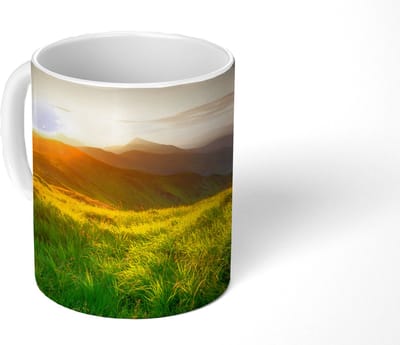 Mok - Koffiemok - Gras - Heuvels - Zon - Natuur - Landschap - Mokken - 350 ML - Beker - Koffiemokken - Theemok