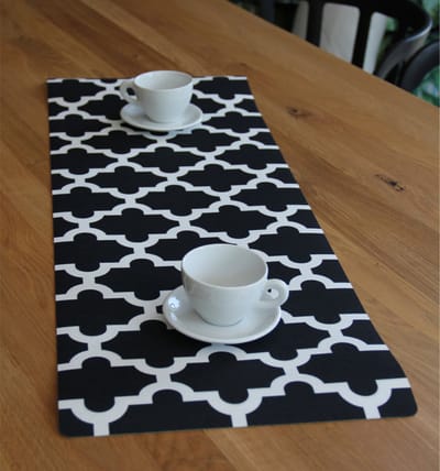 Bertoni - Tafelloper / Tafelkleed - Vilt - 95x33cm - Marokko Nacht print patroon - zwart met wit