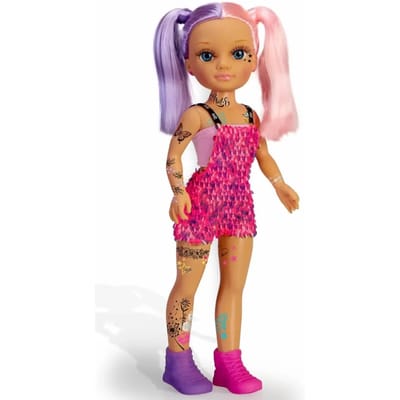 Getatoeëerde pop Famosa Every Day