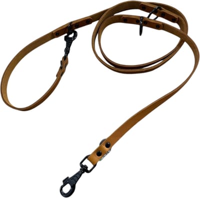 K9World by van der Veeke, Verstelbare Leren Hondenriem – Cognac bruin leder –Multifunctioneel – 3-Punts Verstelbaar – 2 Zwarte Musketons – Handgemaakt