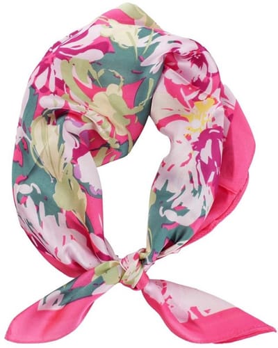 Een bijzondere en heerlijke gladde trendy sjaal in een mooie print (70 x 70cm). Soepele stof in aantrekkelijke kleuren. Leuk om voor uzelf te kopen of om cadeau te geven aan iemand. Voorzichtig wasbaar op 30 graden.