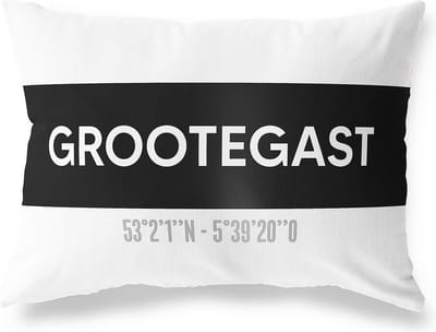 Tuinkussen GROOTEGAST - GRONINGEN met coördinaten - Buitenkussen - Bootkussen - Weerbestendig - Jouw Plaats - Studio216 - Modern - Zwart-Wit - 50x30cm