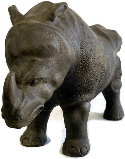 Handgemaakte neushoorn / handgemaakt beeld / Indonesisch beeld