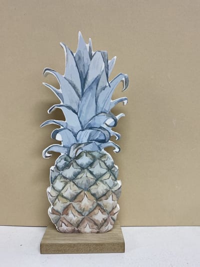 Decoratieve houten Ananas op standaard - hoogte 25x9x5cm - Raamornament - Woonaccessoires