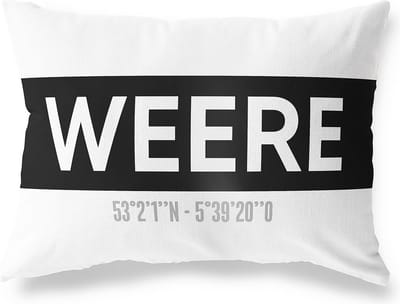 Tuinkussen WEERE - NOORD-HOLLAND met coördinaten - Buitenkussen - Bootkussen - Weerbestendig - Jouw Plaats - Studio216 - Modern - Zwart-Wit - 50x30cm