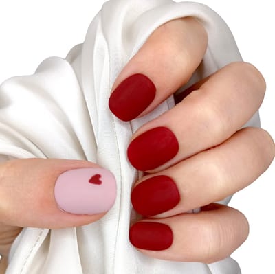 Press on Nails Valentijn - Matte Rode Plaknagels met een Hartje - XS Naturel Nepnagels - Kort Stiletto Nageltips - SD Press on Nails - Nagelset No. 10 Heartbeat
