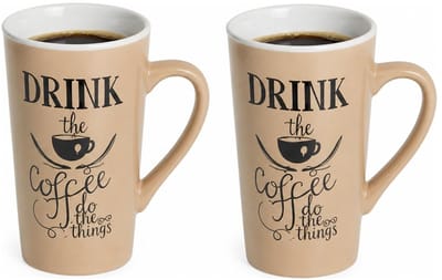 Secret de Gourmet hoge koffie mok / beker met oor - 2x - beige - keramiek - 500 ml - koffie print - servies - warme dranken