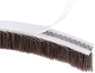 Allecto - Deurafdichtingsstrip - Zelfklevend - 10 meter - Tochtstopper - Raamdeur - Borstel weerstrippen - Vilten strip - Stapel weerstrip - 7 mm breed - 8 mm dik - Hoge dichtheid - Geschikt voor deuren - Zelfklevend - Bruin.