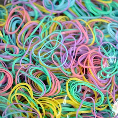 1000x Kleine Elastiekjes Blauw/Multicolor – Haaraccessoires – Kleine Haar Elastiekjes – Kinderen en Volwassenen – Diverse Kleuren – Kapsels en Styling – Elastische en Duurzame Haarbandjes