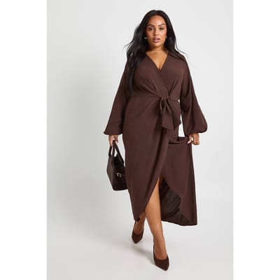 boohoo Dames Plus getextureerde maxi-jurk met strikdetail | Chocoladebruin | Maat: 50