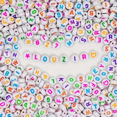 1200 Stuks Kralen set letterkralen - Perles alphabet - Sieraden maken - Ketting - Telefoonkoord en armbandjes maken meisjes - wit met gekleurde letters - LOUZIR