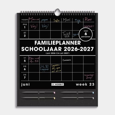 Hobbit - Familieplanner 2026-2027 - A3 (37 x 32 cm) - Familiekalender - met 4 gekleurde pennen - 1 week op 1 pagina - zwart papier - 6 personen