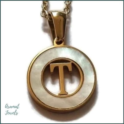 Aramat Jewels | Halskettingen | Initiaal Ketting Goudkleur met Schelp Inlay 45cm - Personaliseerbaar | T | |1,5mm | Staal | Volwassenen | Verkleurd niet