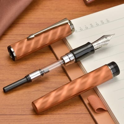 Dailygoods - Hongdian A9 vulpen large nr. 8 extra fijne punt, ebonieten inktgeleider, uniek ontwerp met bruin moirépatroon, navulbare converter en metalen etui