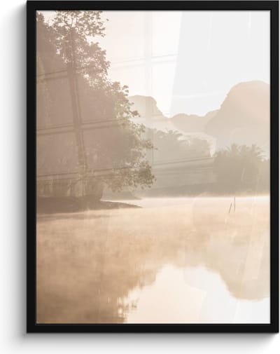 Poster in lijst - Fotolijst 60x80 cm - Posters - Landschap - Bos - Water - Mist - Beige - Posterlijst zwart - Wanddecoratie badkamer - Muurdecoratie WC - Decoratieve accessoires - Toilet muur decoratie