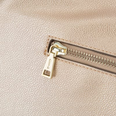 JOOP! schoudertas Lettera Dalia Hobo Gold goudkleurig