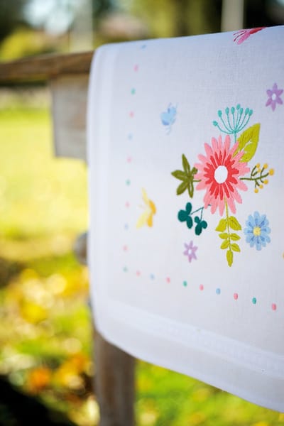 Vervaco - Loper kit - Lentebloemen met vlinders - PN-0175588 - Borduren - Borduurpakket - Borduurpakket volwassenen - Borduurpakket kind