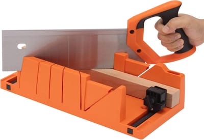 Zaagbox met handzaag - Voor het nauwkeurig snijden van plinten en lijsten - Hoeksnedes 90, 45 en 22,5 graden