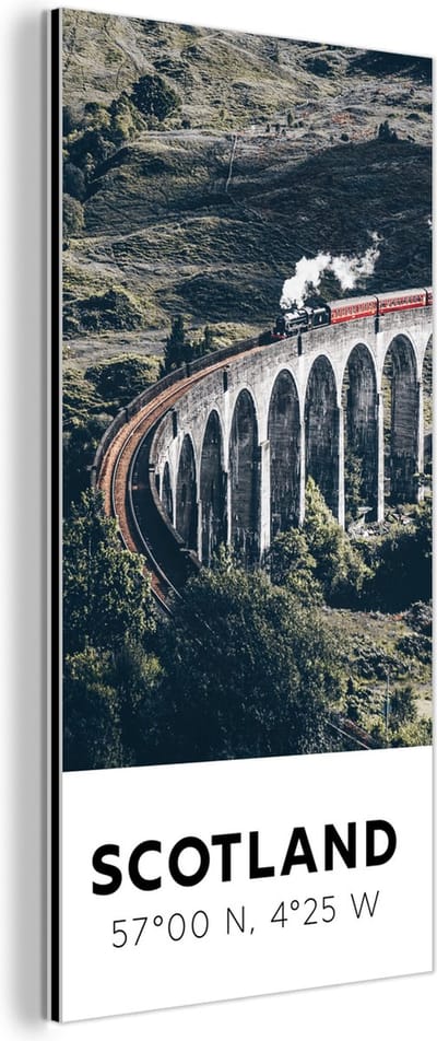 Wanddecoratie Metaal - Aluminium Schilderij Industrieel - Schotland - Trein - Zomer - Spoor - 80x160 cm - Dibond - Foto op aluminium - Industriële muurdecoratie - Voor de woonkamer/slaapkamer