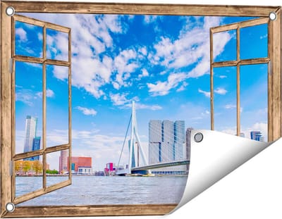 Gards Tuinposter Doorkijk Erasmusbrug aan het Water in Rotterdam - 60x40 cm - Tuindoek - Tuindecoratie - Wanddecoratie buiten - Tuinschilderij