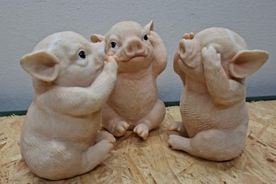Varkens Beelden Horen Zien Zwijgen – Levensechte Biggetjes Set van 3 aan Elkaar – 30 cm Lang – Grappig Dierenbeeld voor Binnen en Buiten