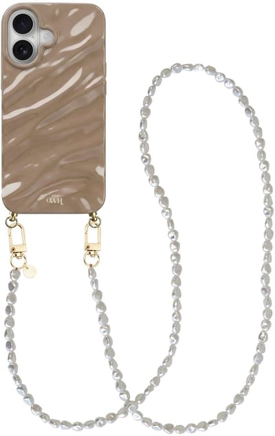 xoxo Wildhearts Glaze Cord Case Taupe - Geschikt voor iPhone 17 - Pearlfection - Lang koord - Glimmend siliconen telefoonhoesje met plooien - Dream hoesje met koord - Parelketting - Telefoonkoord