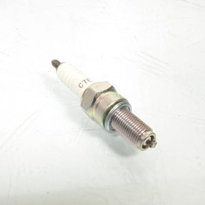 Bougie d'allumage NGK pour Moto Husqvarna 610 SMS Après 1998 C7E Neuf