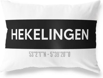 Tuinkussen HEKELINGEN - ZUID-HOLLAND met coördinaten - Buitenkussen - Bootkussen - Weerbestendig - Jouw Plaats - Studio216 - Modern - Zwart-Wit - 50x30cm