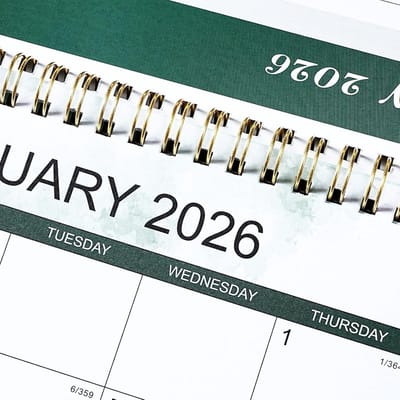 Dailygoods- Bureaukalender 2026 - Staande Flip - Dikkere Pagina's - Grote Ongeregelde Blokken - 25,5 x 20,5 x 8 cm - 12 Maanden Indeling - Jaarplanner