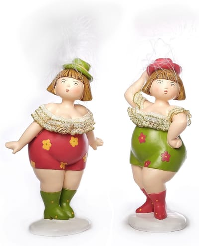 Woonkamer decoratie beeldjes set van 2 dikke dames met veren - 20 cm