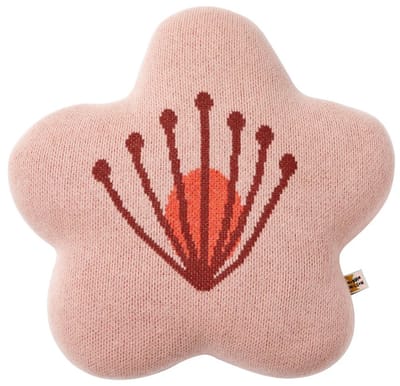 Donna Wilson Pink Bloom Shaped sierkussen - gebreid