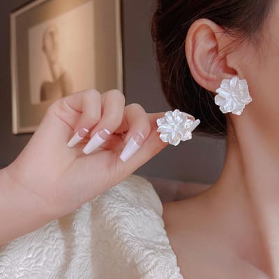 Witte Bloem Hangende Oorbellen voor Vrouwen Acryl Grote Bloemige Metalen Cirkel Druppel Oorbellen Koreaanse Mode Leuke Meisje Party Sieraden Cadeau black