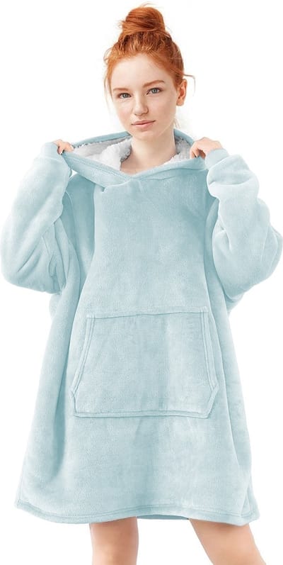 Zoem - Fleece deken met mouwen Licht blauw - fleece plaid - sweater -super zacht - 280 gsm - trui - Snuggle Hoodie - Oversized fleece