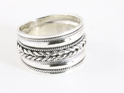Brede hoogglans zilveren ring met kabelpatronen - maat 19.5