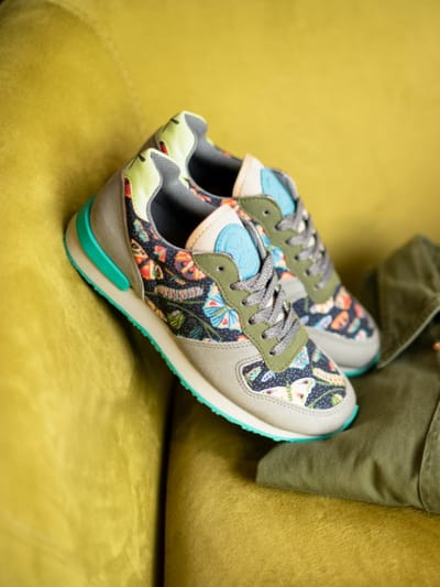 Inkkas Flutterby dames sneaker – comfortabele kleurrijke vegan sneaker met vlinderprint – teal/roze/zwart, Maat 37
