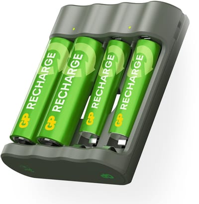 GP Recharge batterijoplader voor AA & AAA batterijen – 4 slots, USB-aansluiting, Veilig en snel opladen, Compacte batterijlader met oplaadbare batterijen 2x AA 2100mAh / 2x AAA 800mAh