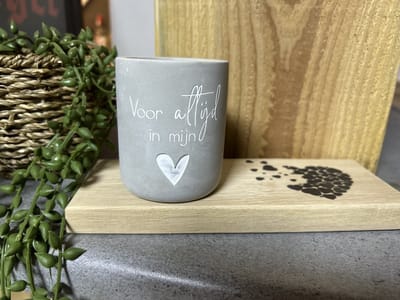 Creaties van Hier – Cement Candle Voor altijd in mijn hart met houten plankje - 8 cm – Cement – Kaars