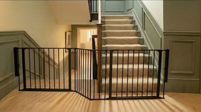 Safetots Overloop Oplossing met Twee Deuren en Meerdere Panelen voor Trappen Omhoog en Omlaag, Zwart, 174cm lang, Inclusief 2 Deurtjes