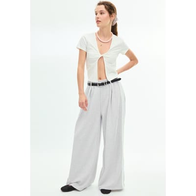 Stradivarius T-shirt met knoopdetail en korte mouw  Ecru XS