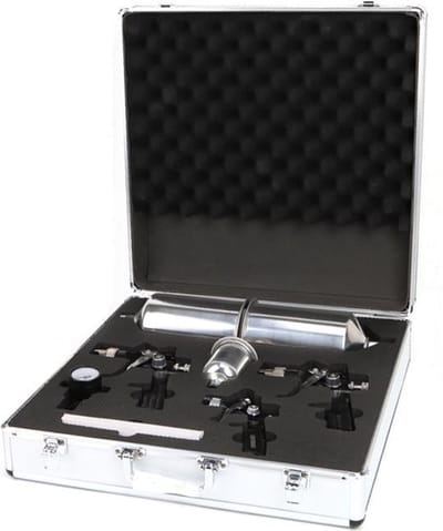 Verfspuitenset 8-delig – 3 Aluminium Bekers (200 ml & 2× 1000 ml) | Nozzles 0,8 / 1,4 / 1,7 mm – Instelbare Drukregelaar (0–160 psi) – Universele Sproeikop (rond / vlak / breed) – Aluminium Koffer met EVA-foam & Filter
