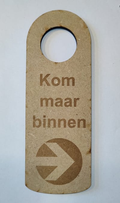 Djemzy - deur bordje - Deurhanger - kom maar binnen - niet storen aub - mdf kleur - dubbelzijdig - laser gegrafeerd hout - 6 mm mdf
