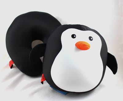 Cuddlebug Kussen - Pingiun - Reiskussen (reizen) - Zwart - U vorm - R pet - 2in1 - Reiskussen - Knuffelkussen - 32*32 cm