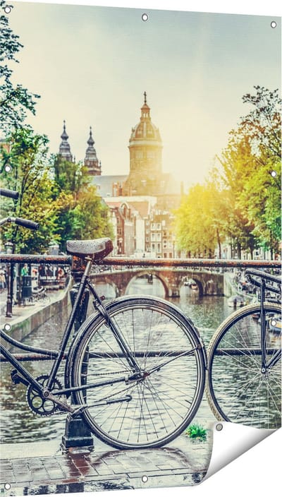 Gards Tuinposter Amsterdamse Brug bij een Gracht met Zonsondergang - 80x120 cm - Tuindoek - Tuindecoratie - Wanddecoratie buiten - Tuinschilderij