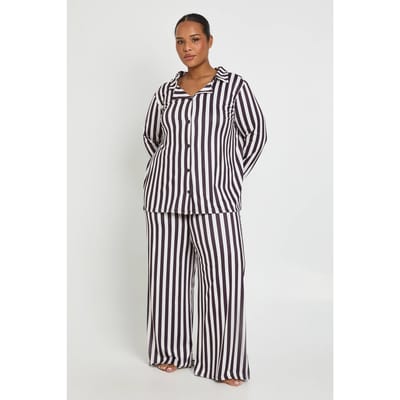 boohoo Dames Plus Stripe overhemd met lange mouwen & broekpyjamaset | Chocoladebruin | Maat: 44