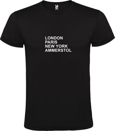 Zwart T-Shirt met “ LONDON, PARIS, NEW YORK, AMMERSTOL “ Afbeelding Wit Size XS