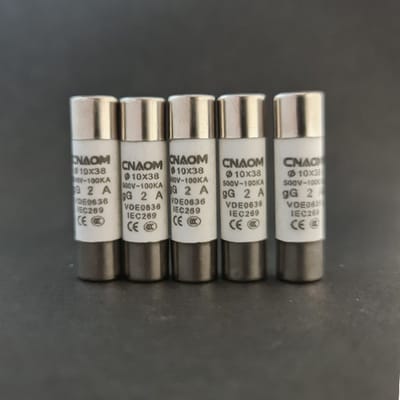 R015 10x38 Keramische Buiszekering - 2A - 10x38mm 5stuks