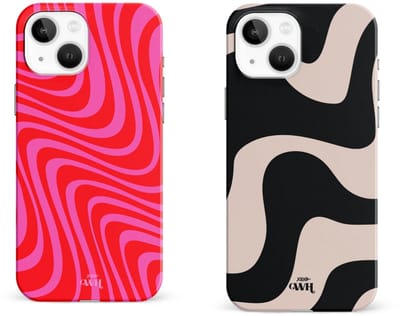 xoxo Wildhearts telefoonhoesjes Berry Much + Ride With Me – geschikt voor iPhone 13 – Golvende hardcases – Rood, roze, zwart & beige – Stijlvol & stevig – Shockproof smartphone cases