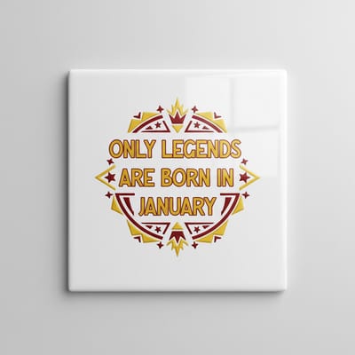 “Only Legends Are Born in January” Decoratieve Verjaardagstegel – Uniek Keramisch Cadeau – 15×15 cm