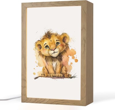 Nachtlampje 20x30 cm - Kinder lampje - Leeuw - Waterverf - Bruin - Dieren - Meisjes - Jongens - Tafellamp kinderkamer - Slaapkamer lamp - Bedlamp kinderen - Kinderlampje stopcontact - Wandlamp babykamer - Nachtlampjes