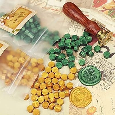 Set van 200 Octagonale Lijmwas Kralen voor het Verzegelen en Versieren van Brieven in Dennengroen